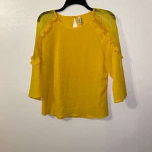 yellow - lace shoulder 🔆